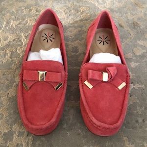 Isaac mizrahi live, summer coral leather loafers size 8